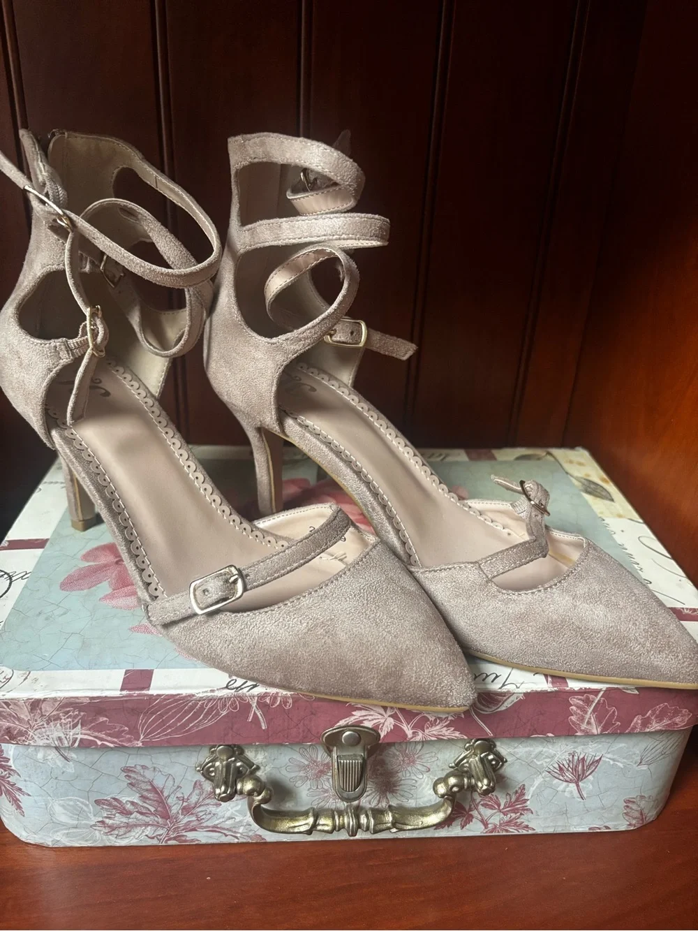 Journee Collection Lilyann Multi-Strap Pointed-Toe Pumps Soft faux suede .NWOT